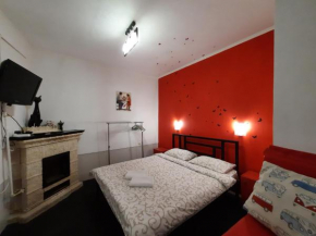 Midnight Cats' Apartment in Rynok Square Світло є завжди!